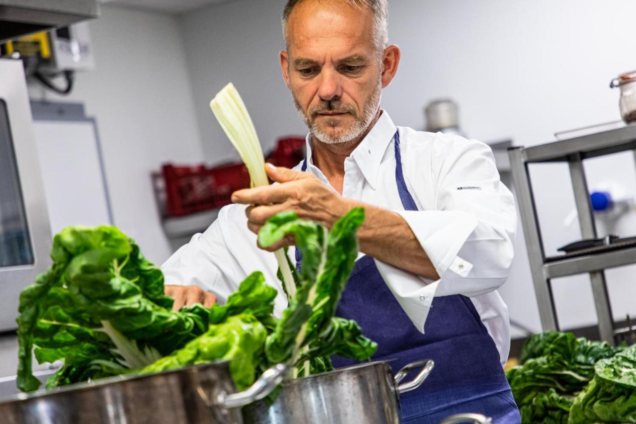 Hotel Restaurant Gastronomique La Huchette Replonges Bagian luar foto