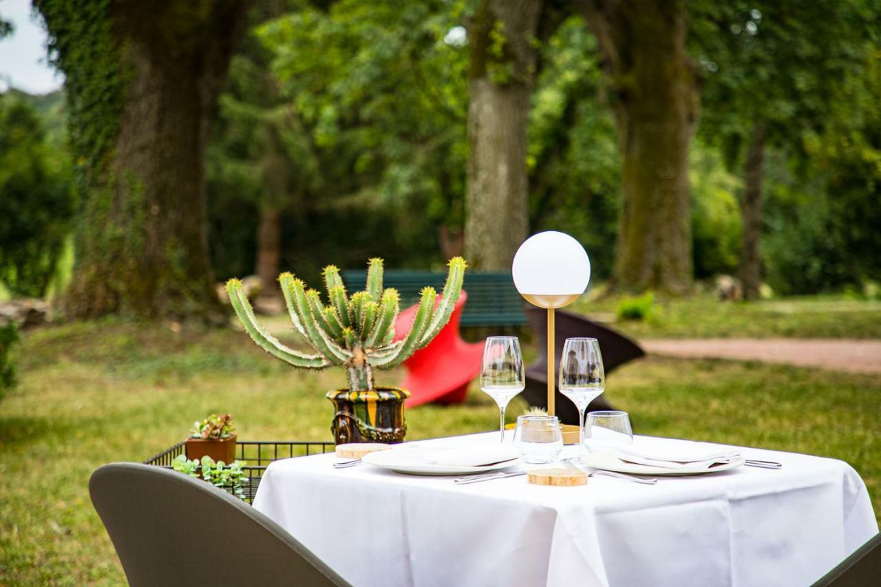 Hotel Restaurant Gastronomique La Huchette Replonges Bagian luar foto